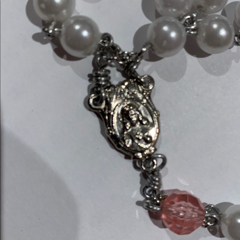 Vintage rosary w faux pearls and stainless wire 30” w cross and Mary and Jesus - Picture 5 of 6